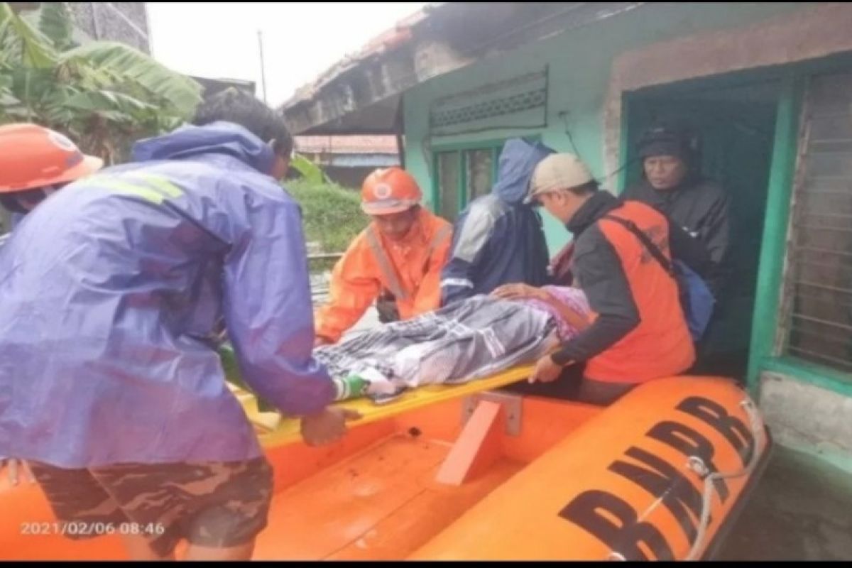 Pemkot Pekalongan evakuasi warga terdampak banjir