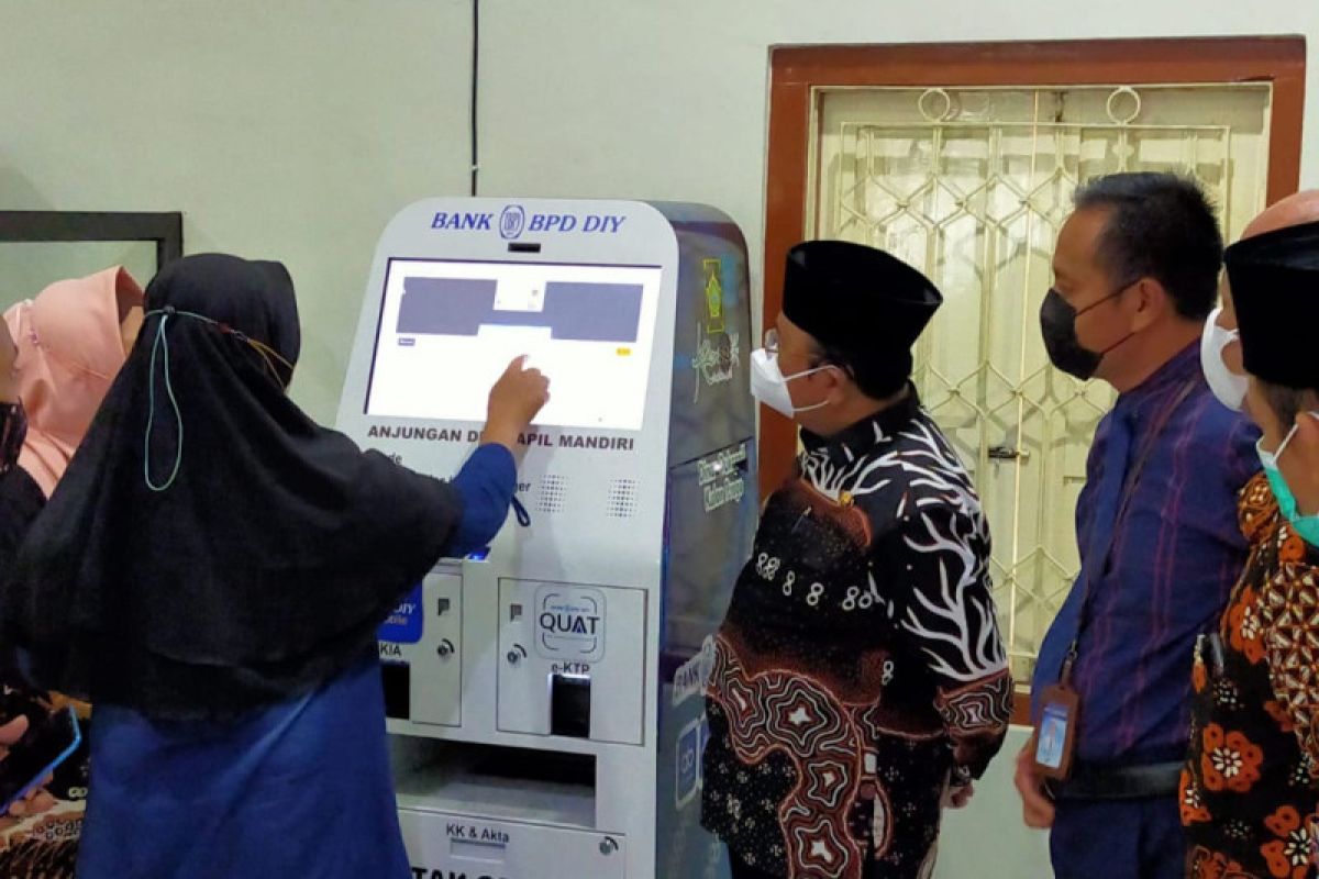 Kulon Progo membuka layanan Anjungan Dukcapil Mandiri di Kalibawang