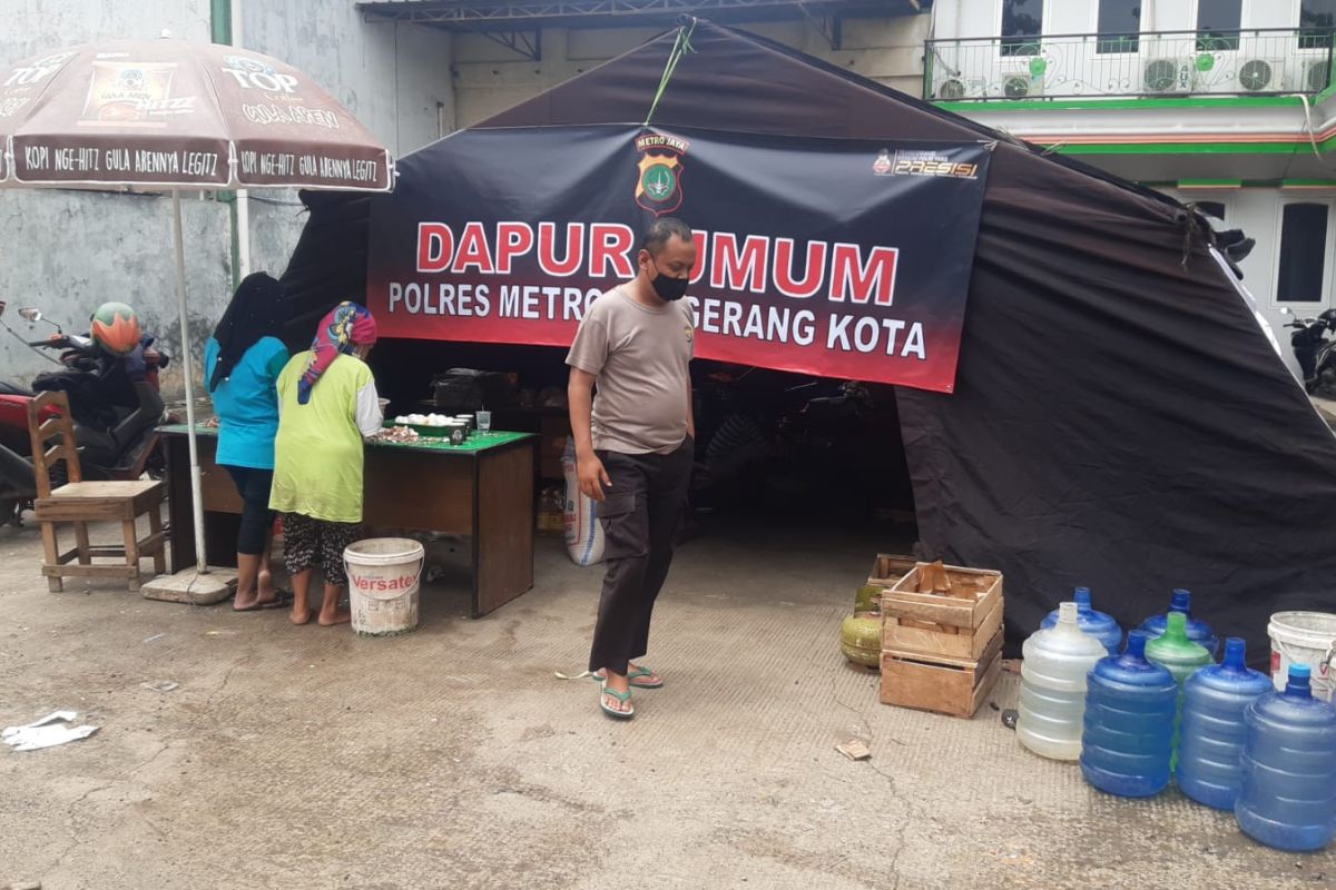 Tim penanggulangan bencana Kabupaten Tangerang dirikan dapur umum