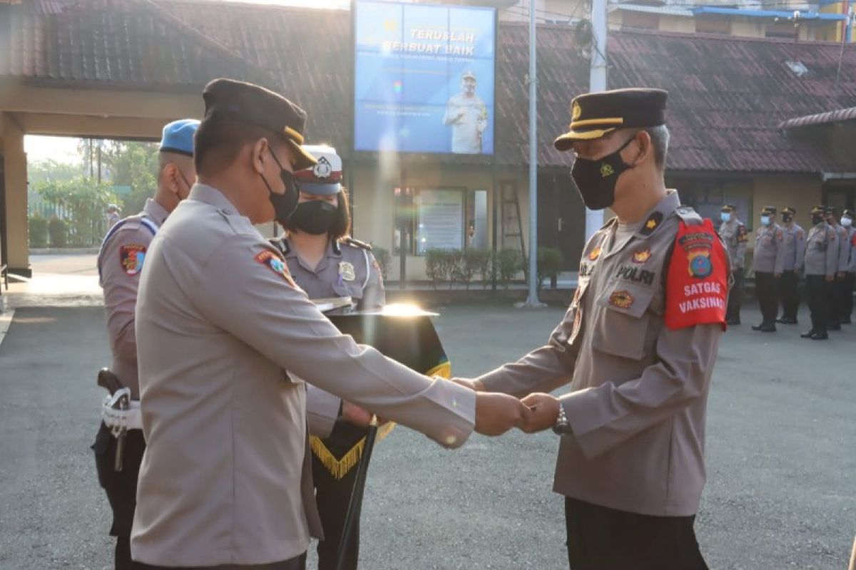 Reward dan pelepasan personel Polres Tebing Tinggi