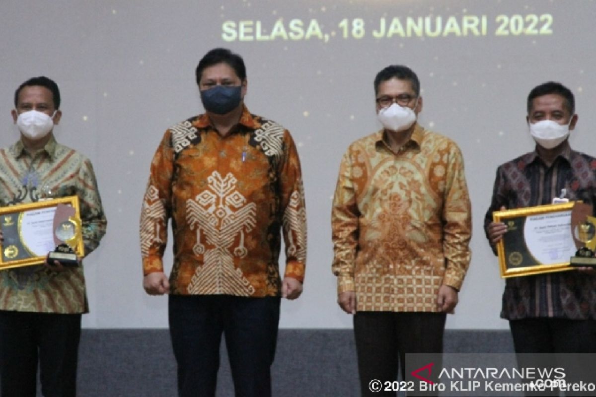 BRI mendapat penghargaan sebagai Bank Umum Penyalur KUR Terbaik 2021