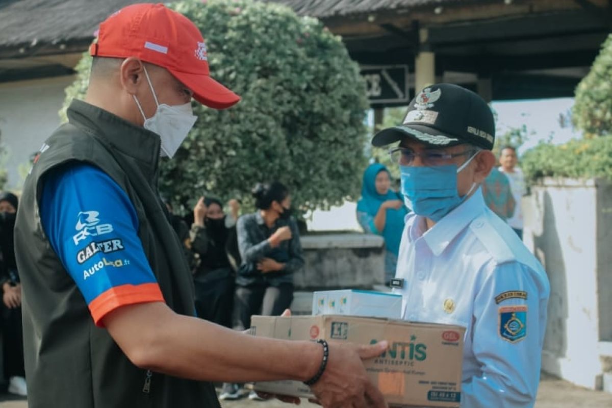 Dispar NTB menggelar bersih-bersih kawasan wisata Senggigi sambut MotoGP