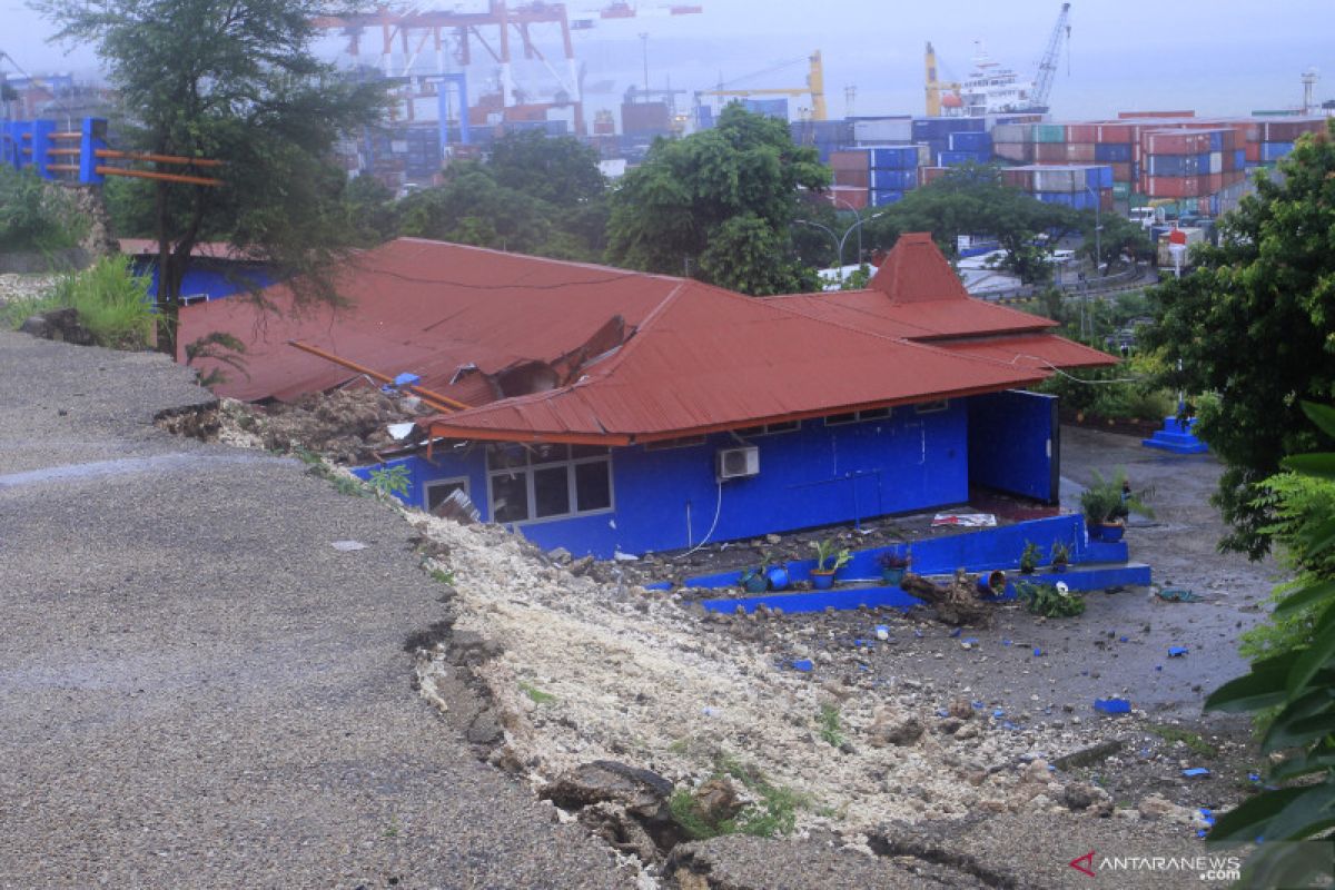 Tanah Longsor terjadi di kawasan Tenau Kupang