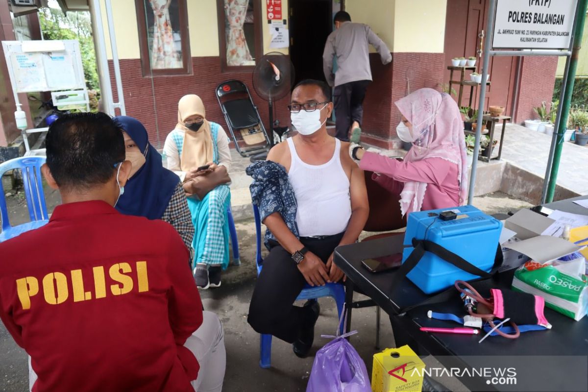 326 personel Polres Balangan ikuti vaksinasi booster