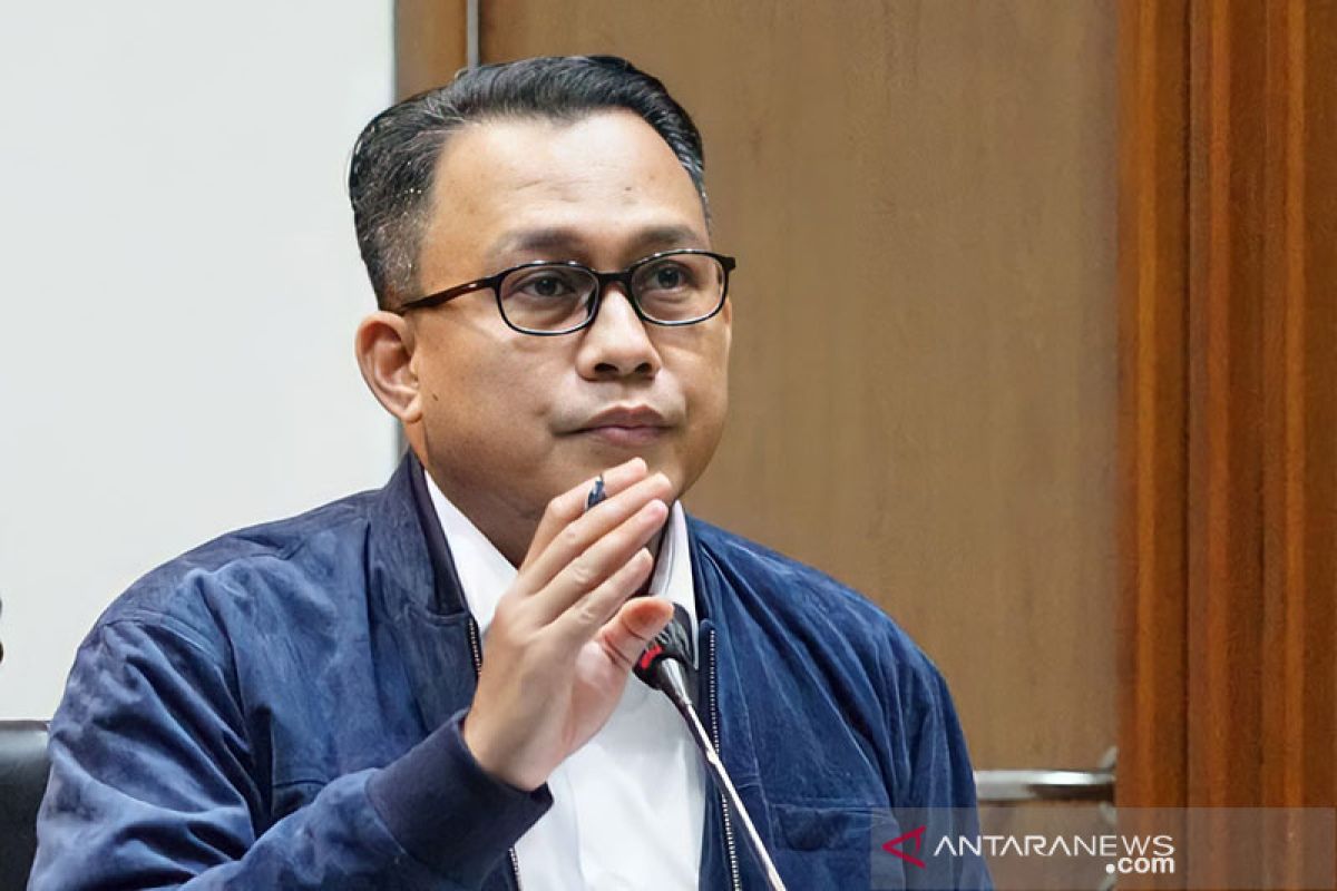 KPK amankan uang ratusan juta rupiah OTT di Surabaya