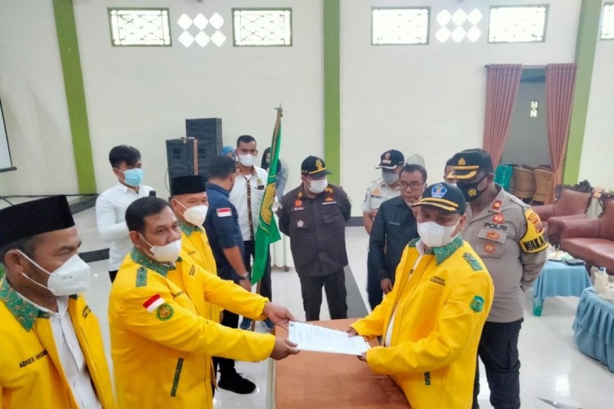 Panguhum Nasution lantik  Hamdani Daulay sebagai Ketua APDES Bercahaya Palas
