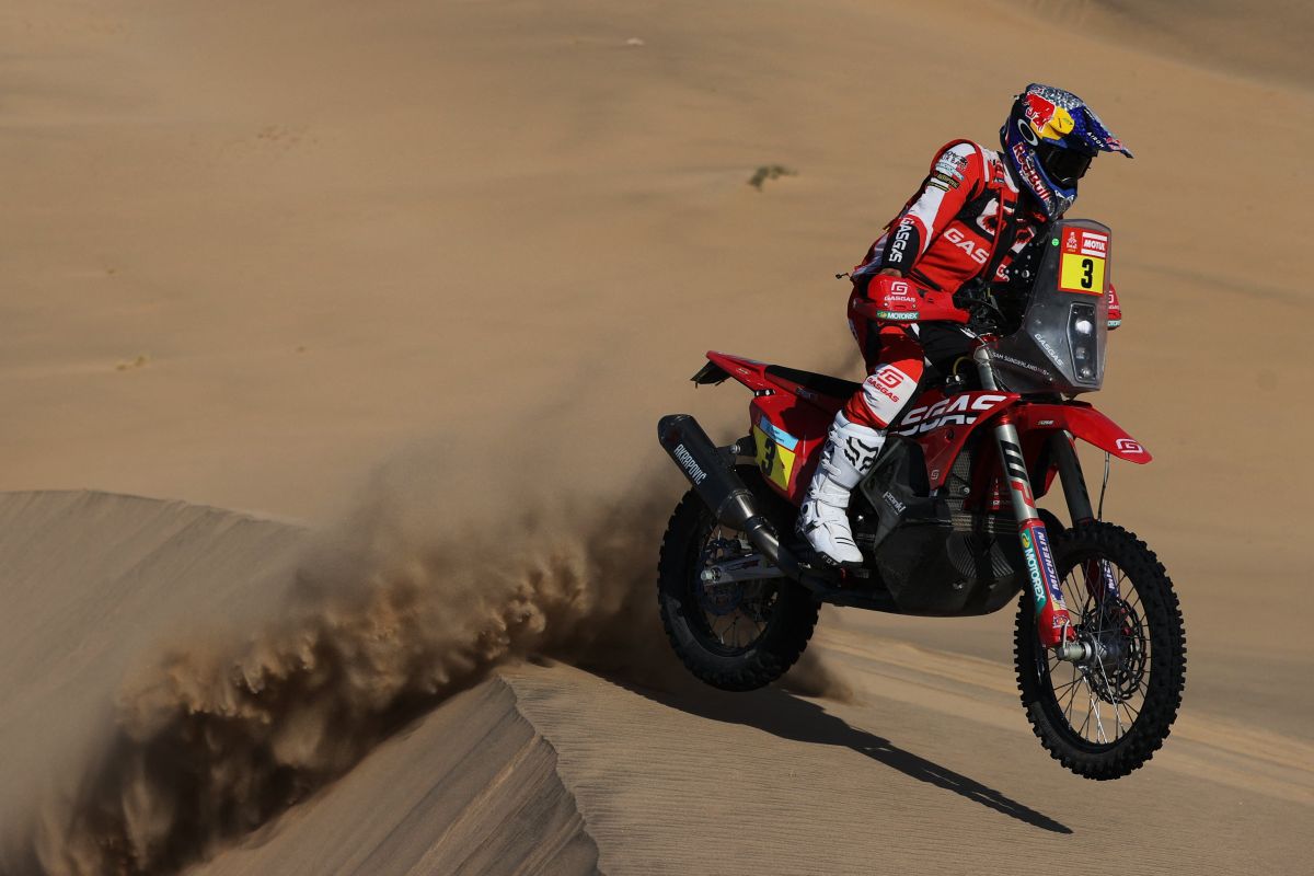 Juara Dakar Sam Sunderland  terpincut kategori roda empat