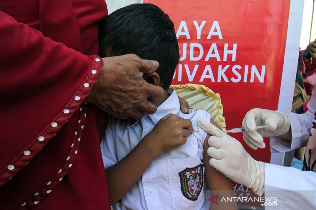 Vaksinasi siswa sekolah dasar persiapan PTM 100 persen