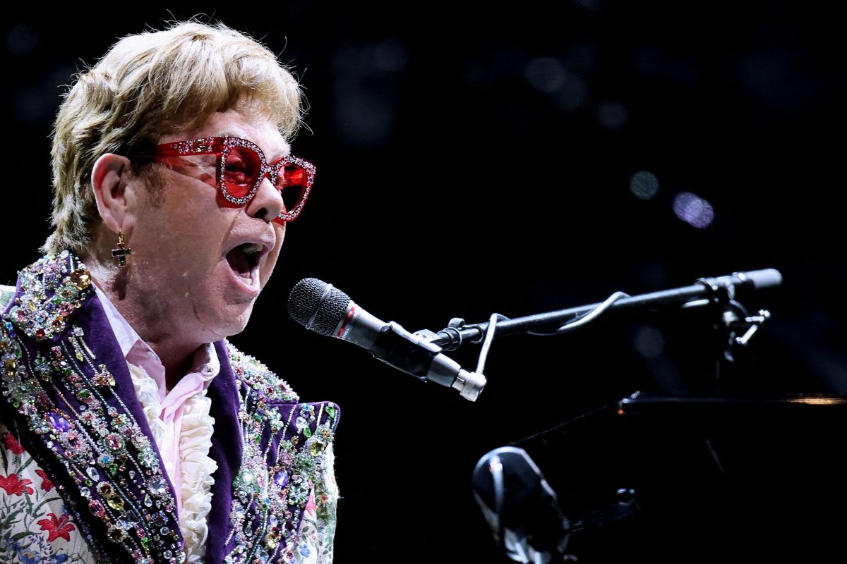 Elton John lanjutkan tur selamat tinggal yang tertunda