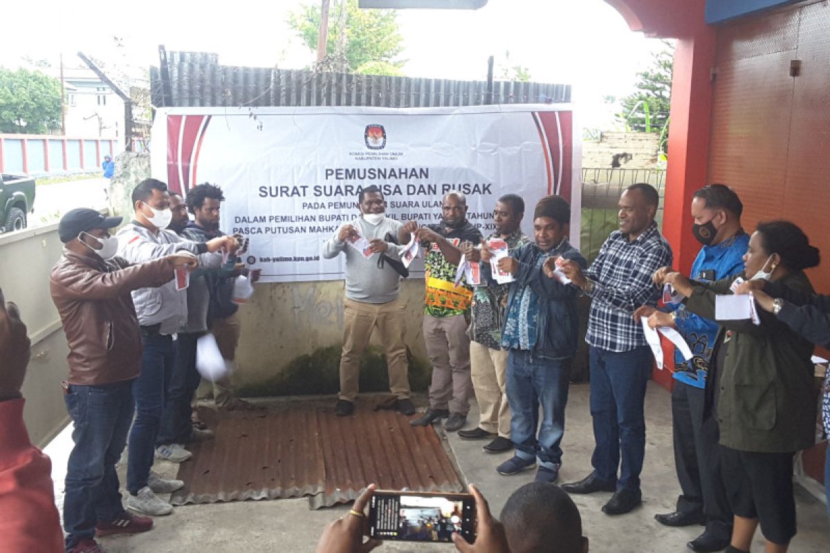 KPU Yalimo Papua musnahkan 159 surat suara rusak