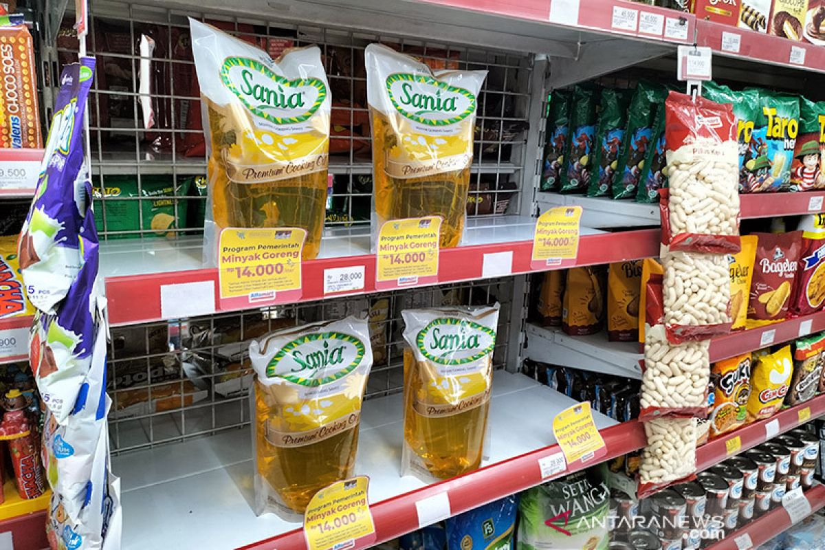 Stok minyak goreng di minimarket Jakbar habis dalam setengah hari