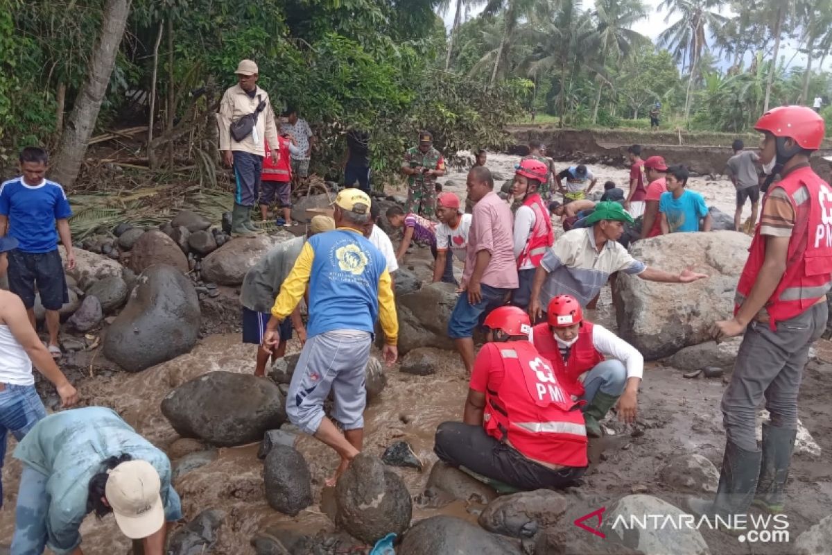 PMI Jember bantu bersihkan wilayah terdampak banjir bandang
