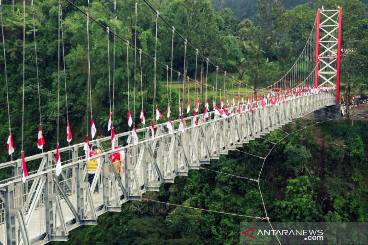 Menteri PUPR: Kehadiran jembatan gantung bantu akses warga perdesaan