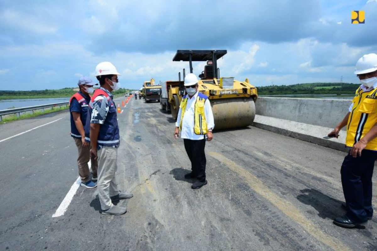 Perbaikan Tol Trans Sumatera diminta selesai April 2022