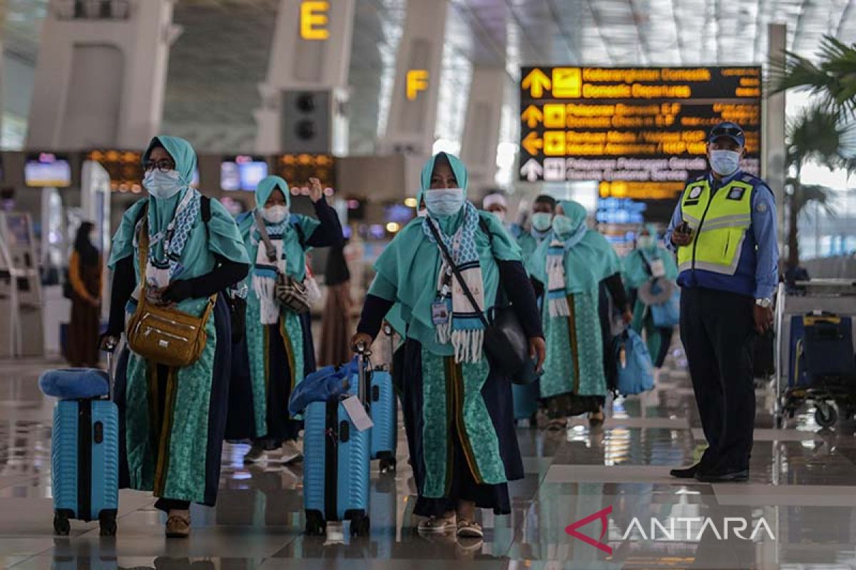 Kemarin, jamaah umrah positif COVID-19 dan fenomena alam Selat Sunda