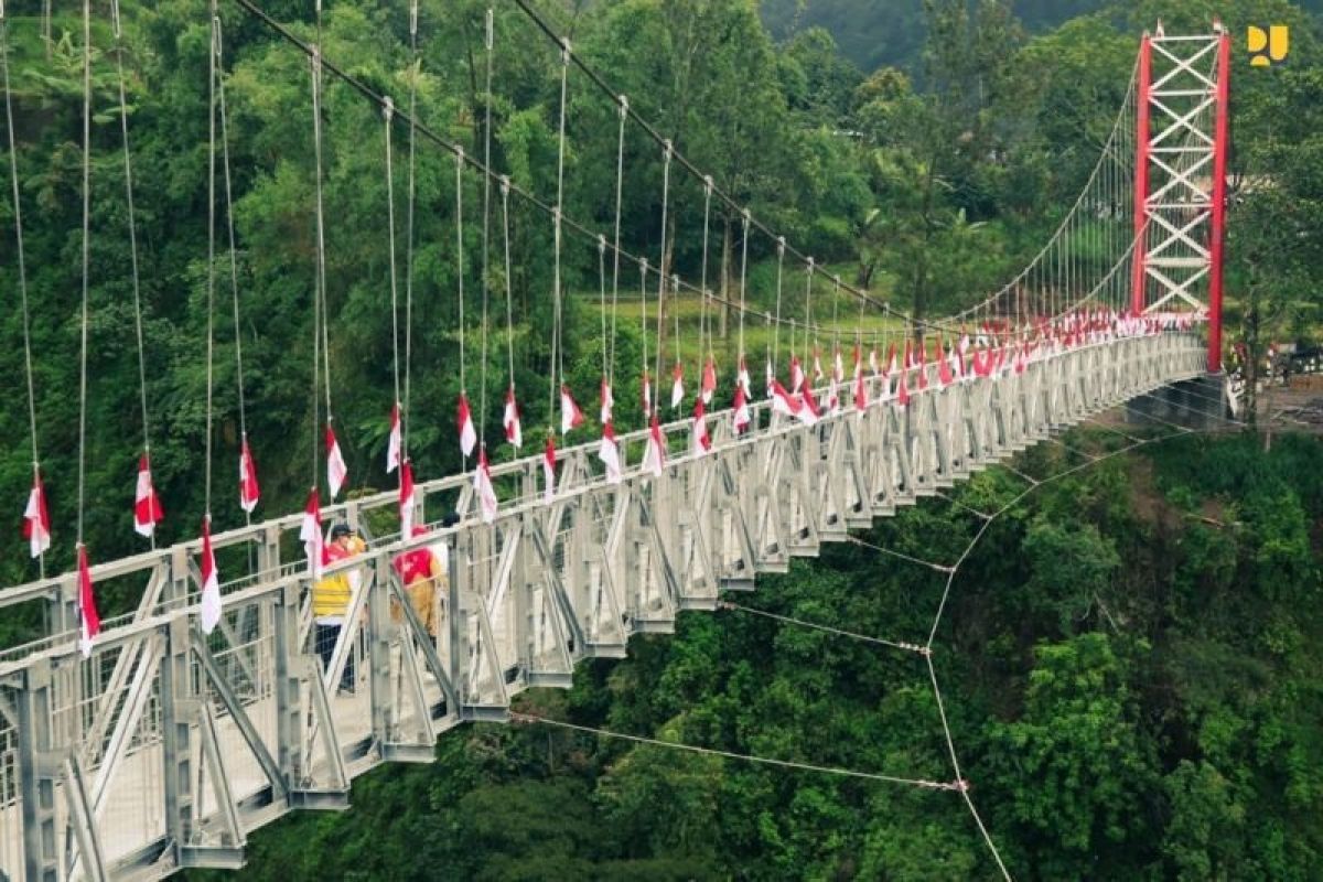 Menteri PUPR: Kehadiran jembatan gantung bantu permudah akses warga perdesaan