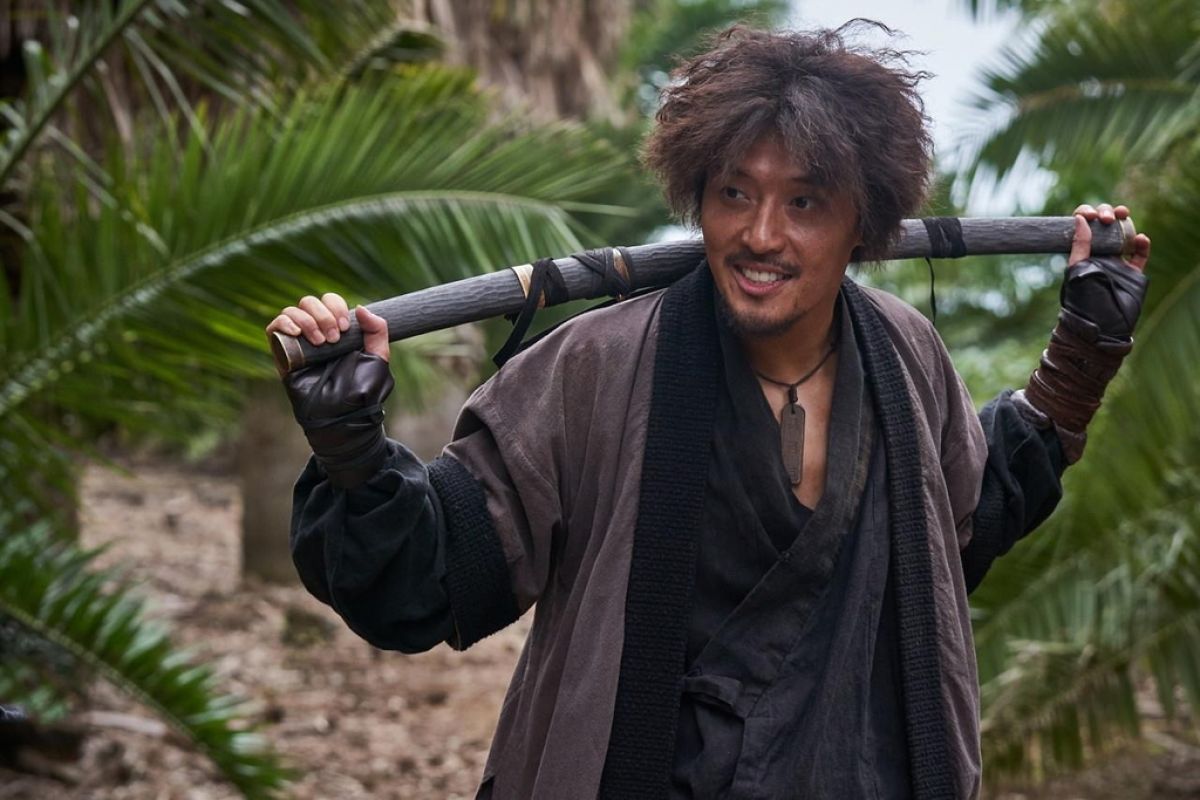 Kang Ha-neul menciptakan karakter bajak laut kikuk lewat gaya rambut