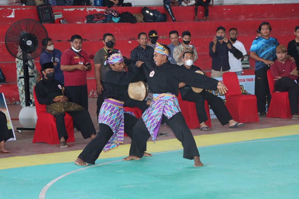 Puluhan pendekar silat perebutkan piala kapolres