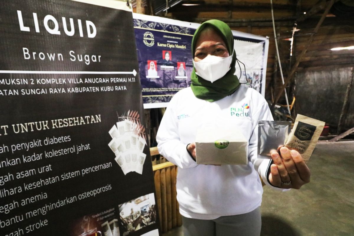 PLN kucurkan Rp100 juta dorong produktivitas agriculture pengolahan gula aren cair Kubu Raya