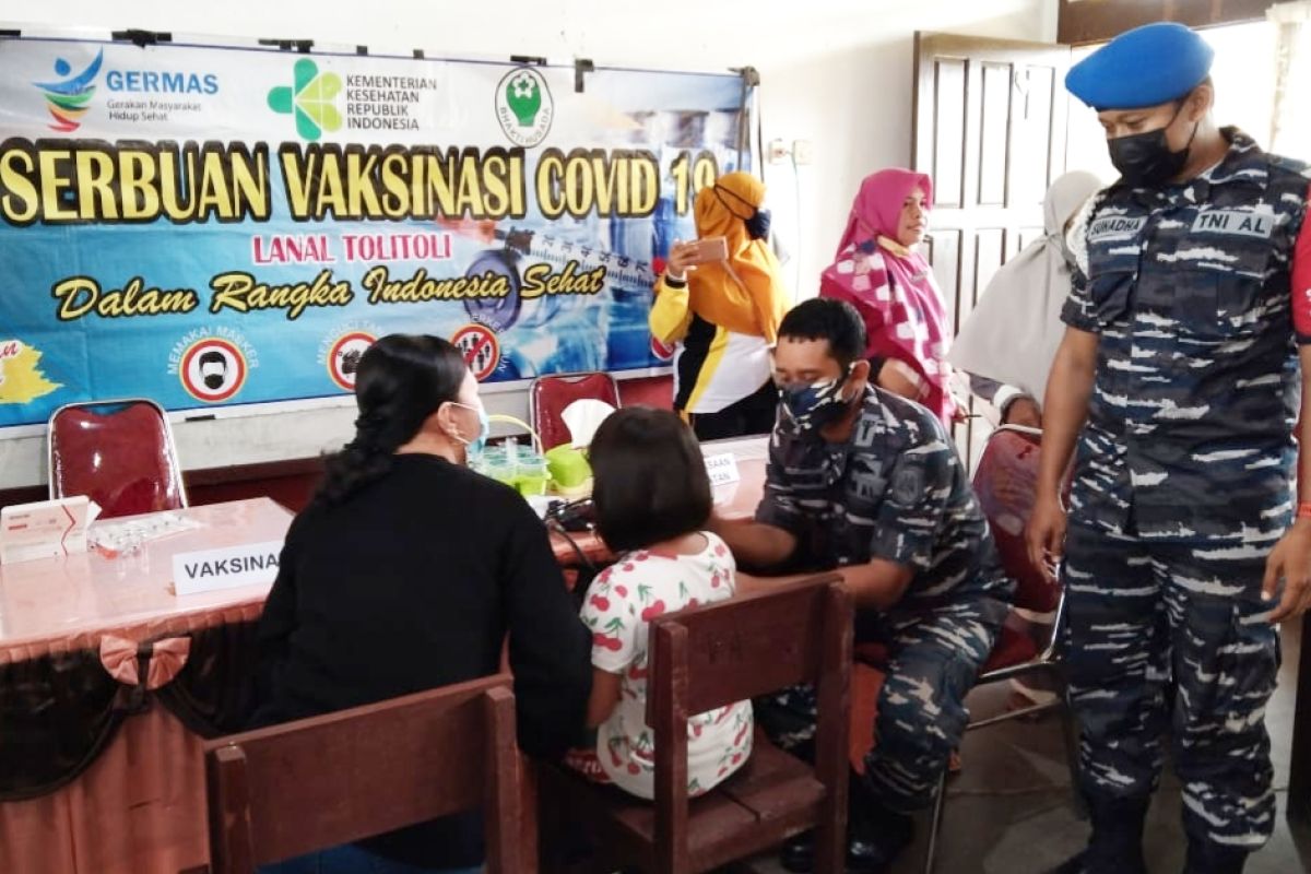 "Serbuan Vaksinasi" Lantamal VIII Manado jangkau anak-anak hingga lansia