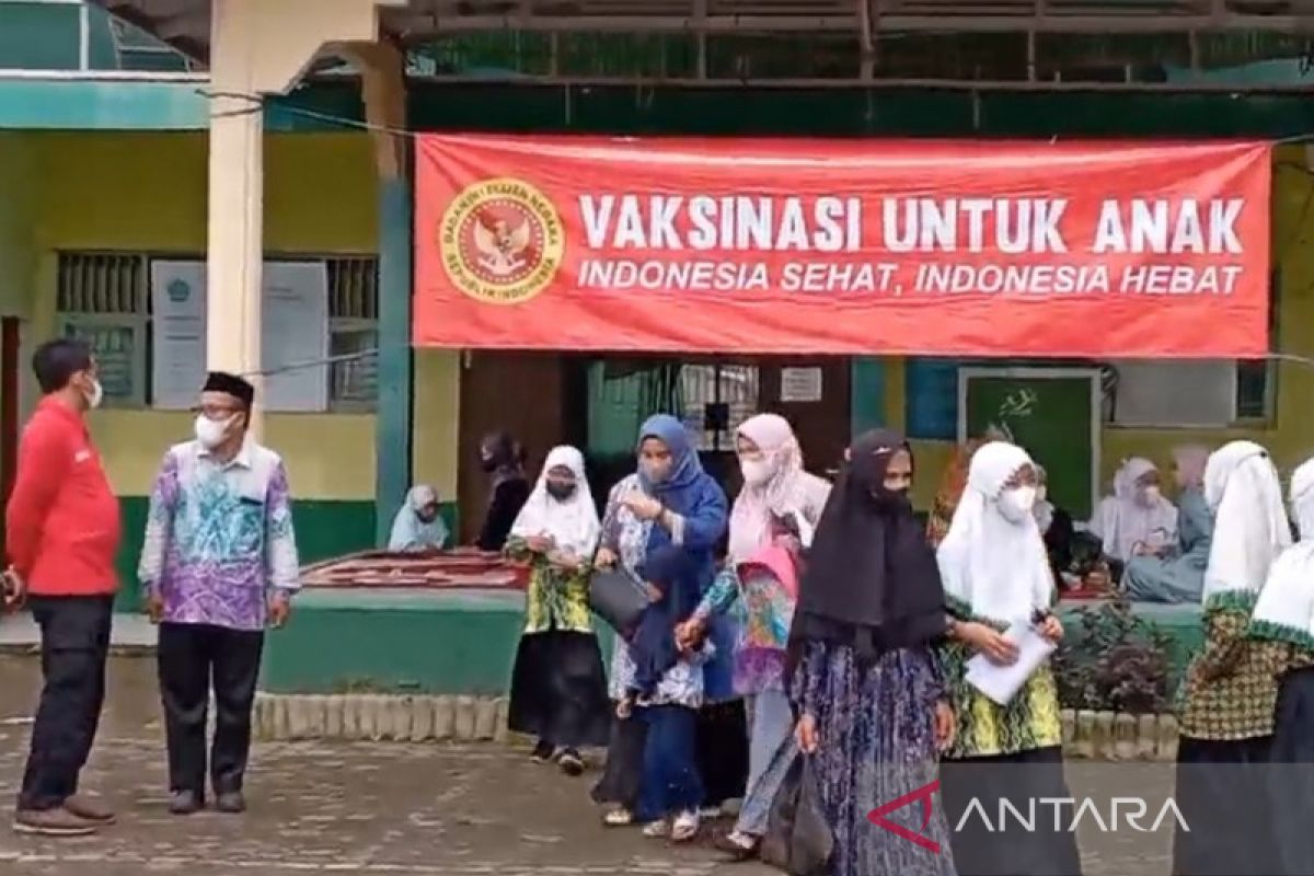 BIN Kalsel lakukan vaksin anak usia 6-11 orang tua lawan kekhawatiran