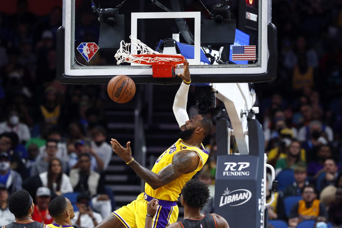 Lakers kalah saat James capai  urutan kedua daftar pencetak angka NBA