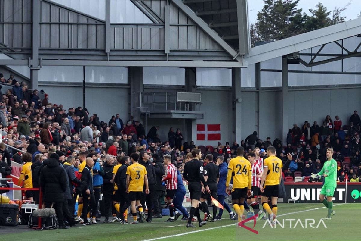 Drone sempat tangguhkan laga Brentford vs Wolverhampton