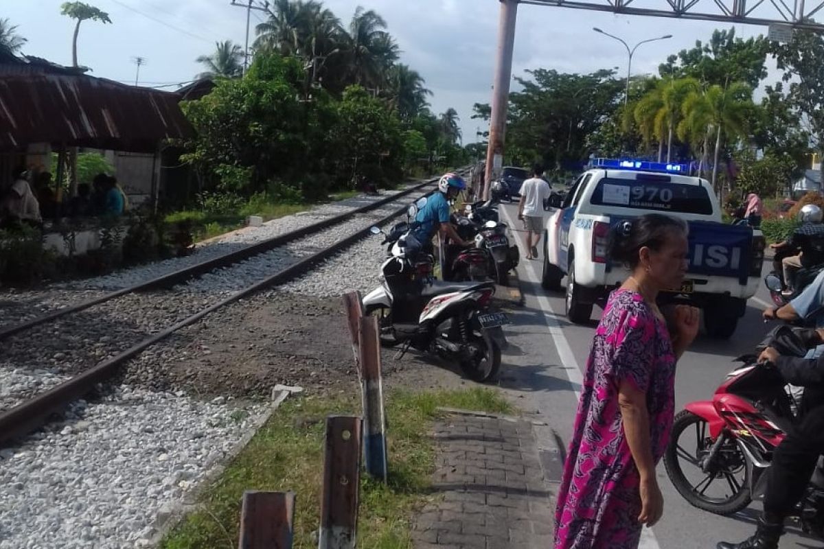 Pengendara sepeda motor di Padang tewas tertabrak kereta api