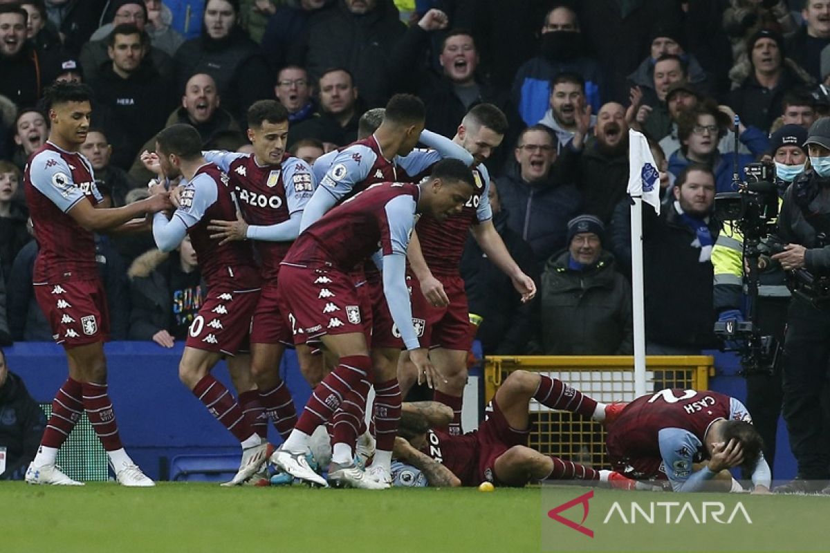 Polisi tangkap suporter lempar objek ke lapangan pada laga Everton vs Aston Villa