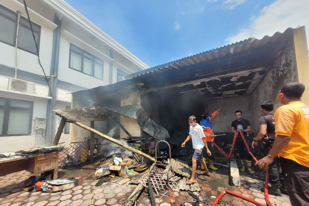 Gudang penyimpanan dokumen Dinas Pendidikan Situbondo ludes terbakar