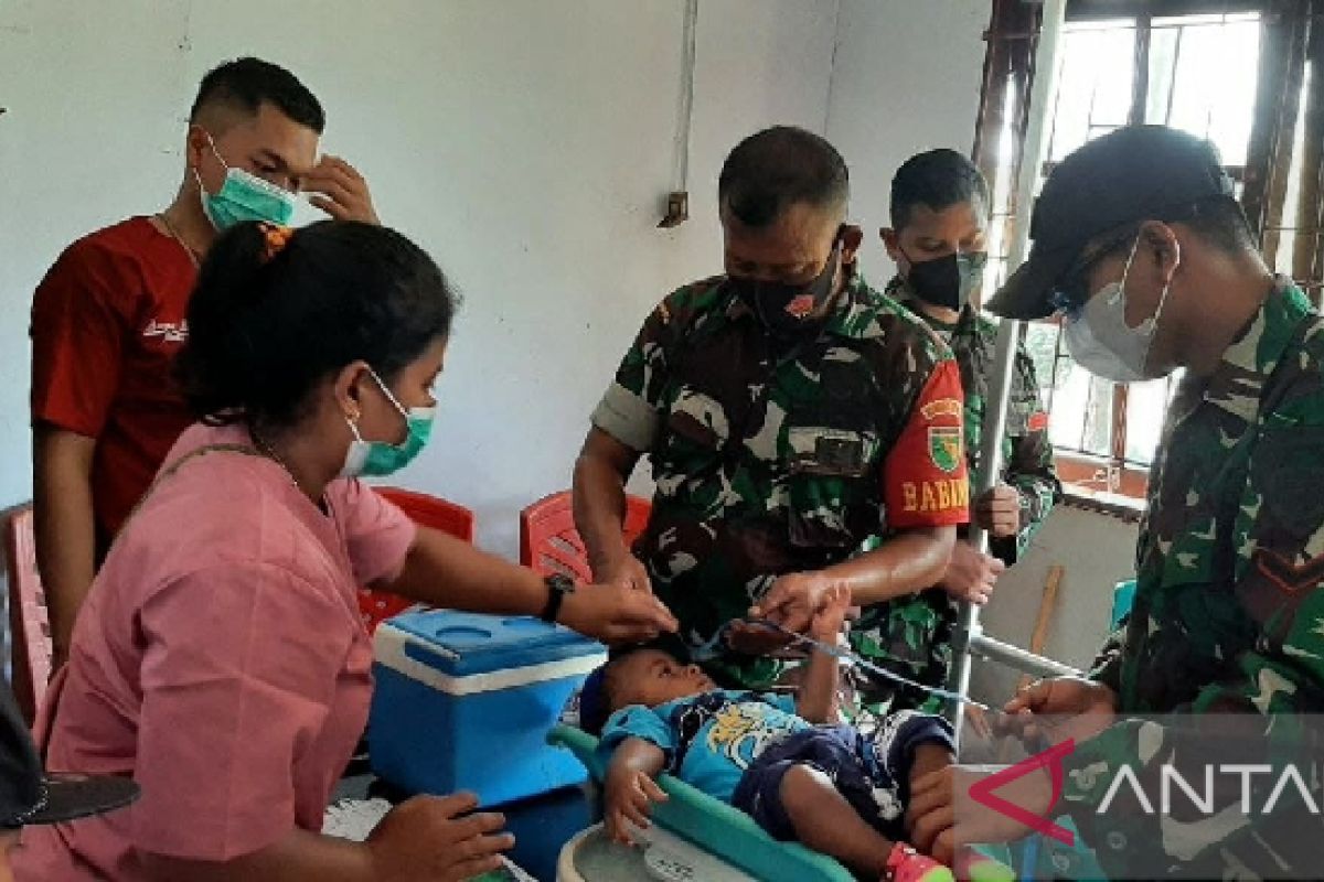 TNI bantu layanan kesehatan Posyandu warga Jita Mimika Papua