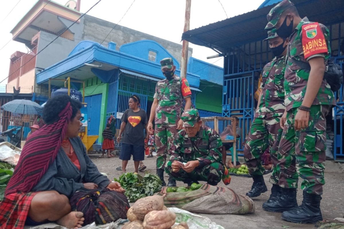 Aktivitas jual beli di pasar Wouma Jayawijaya sudah normal