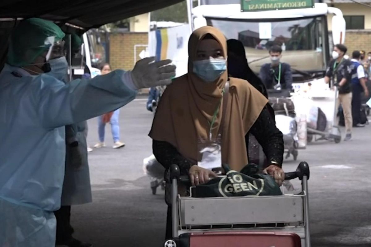 Dua pekerja migran tiba di Juanda dinyatakan positif COVID-19