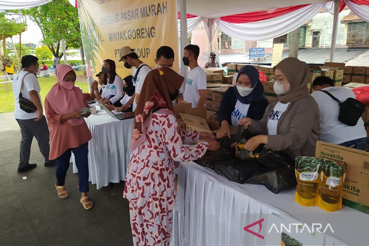 Kementerian BUMN  bersama Pemkab Cianjur gelar operasi minyak goreng