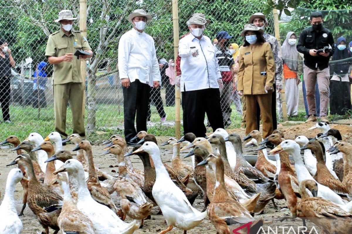 Meneladan semangat berbagi petani Sekarbiru