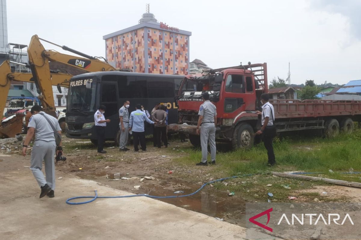 KNKT: Panjang sasis dan sumbu roda ditambah