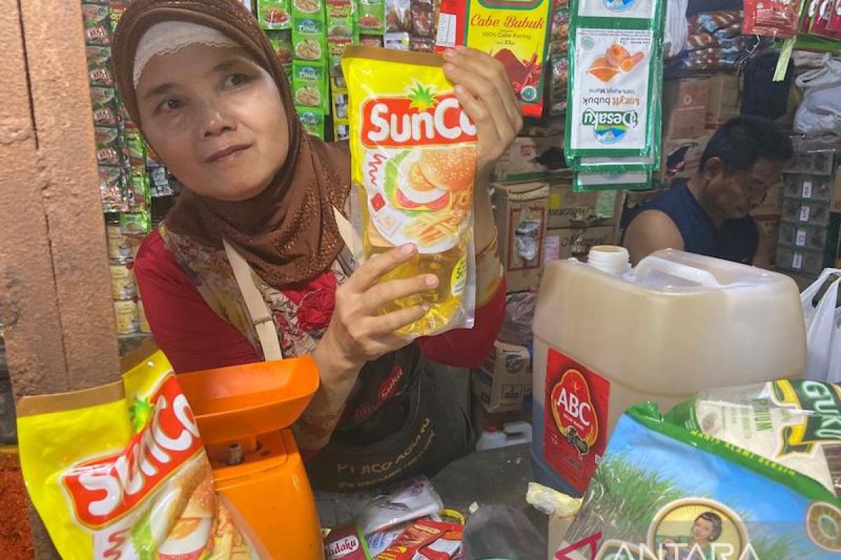 Pedagang pasar tradisional Palembang belum jual minyak goreng subsidi "satu harga"