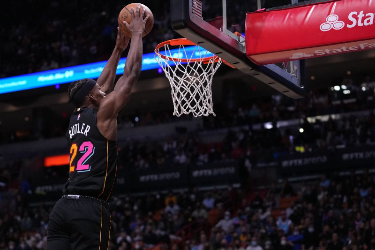 "Triple-double" Jimmy Butler bantu Heat tundukkan Lakers