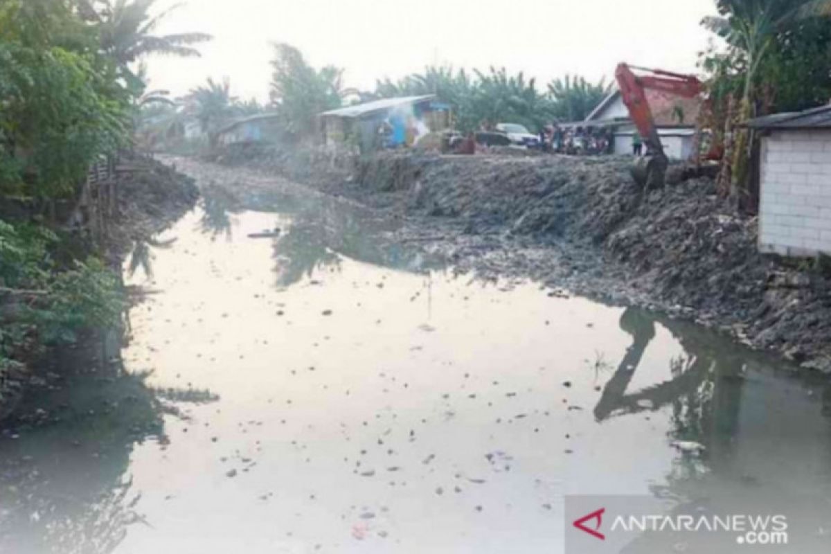 West Java government partners with NGOs to handle river waste