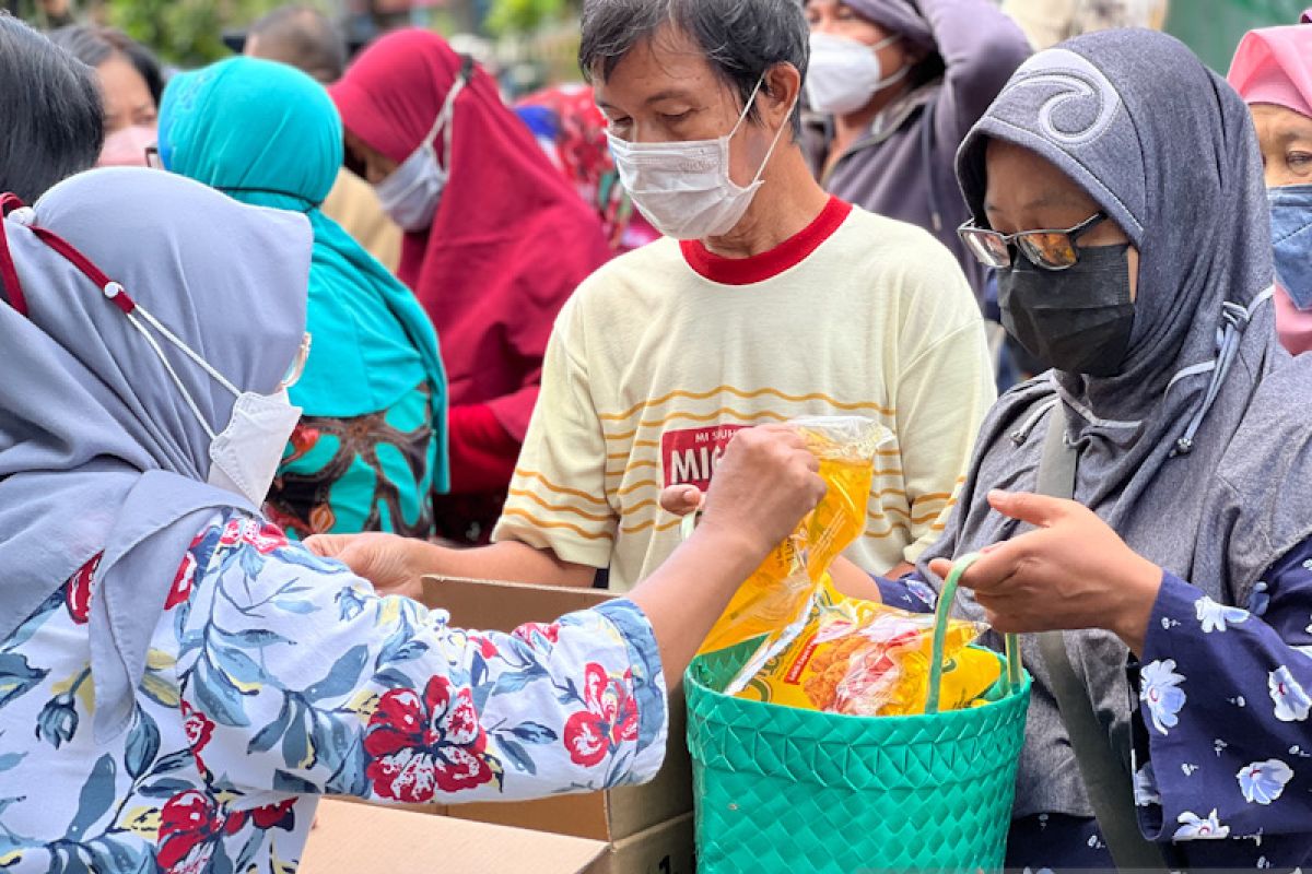 Yogyakarta menggelontorkan 6.000 liter minyak goreng saat operasi pasar