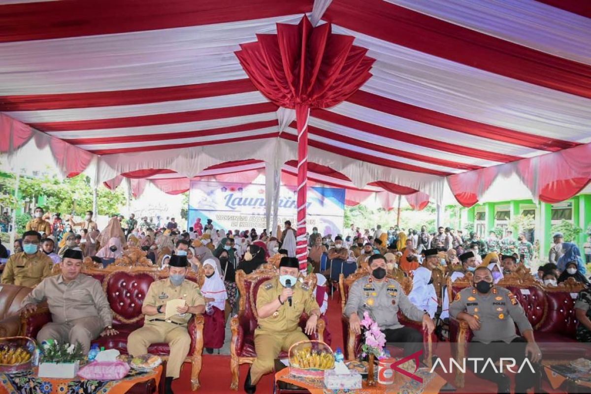 Bupati Kampar bersama Wakapolda Riau resmi luncurkan vaksinasi anak