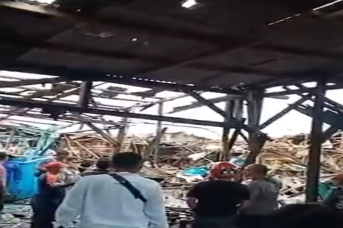 Ada suara ledakan keras hancurkan rumah di Sibolga, Kapolres langsung cek lokasi