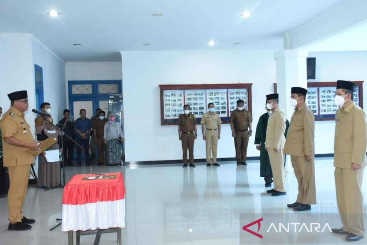 Baru dua bulan jadi sekretaris sekaligus Plt Kadis Pendidikan Madina, Arbiuddin sudah diganti