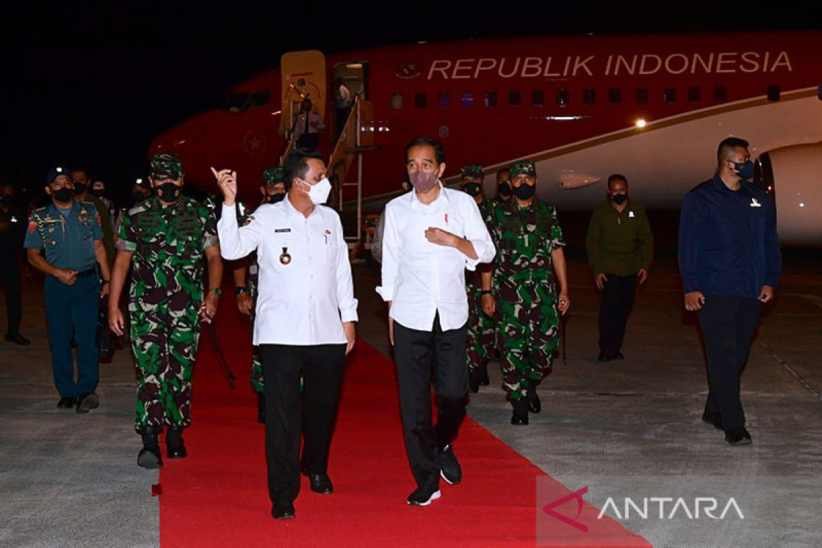 Presiden Jokowi tiba di Tanjung Pinang Senin malam