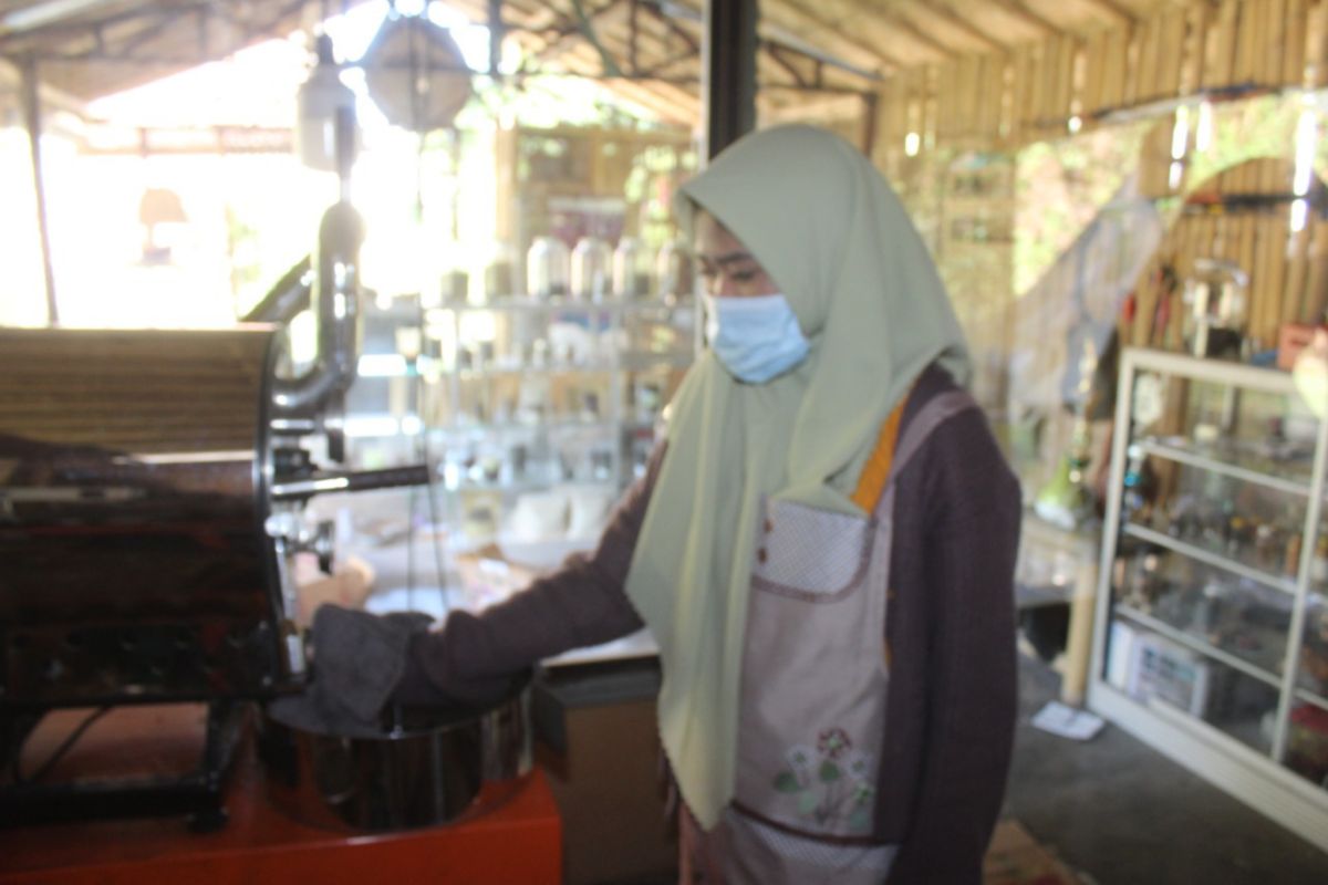 Mahasiswa Unram "blusukan" edukasi peningkatan kualitas kopi ke desa