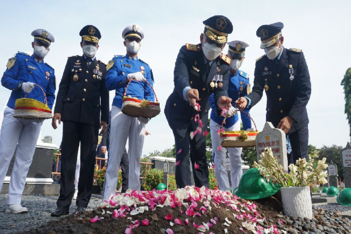 Hari Bhakti Imigrasi ke-72, Kemenkumham Jateng gelar upacara dan tabur bunga