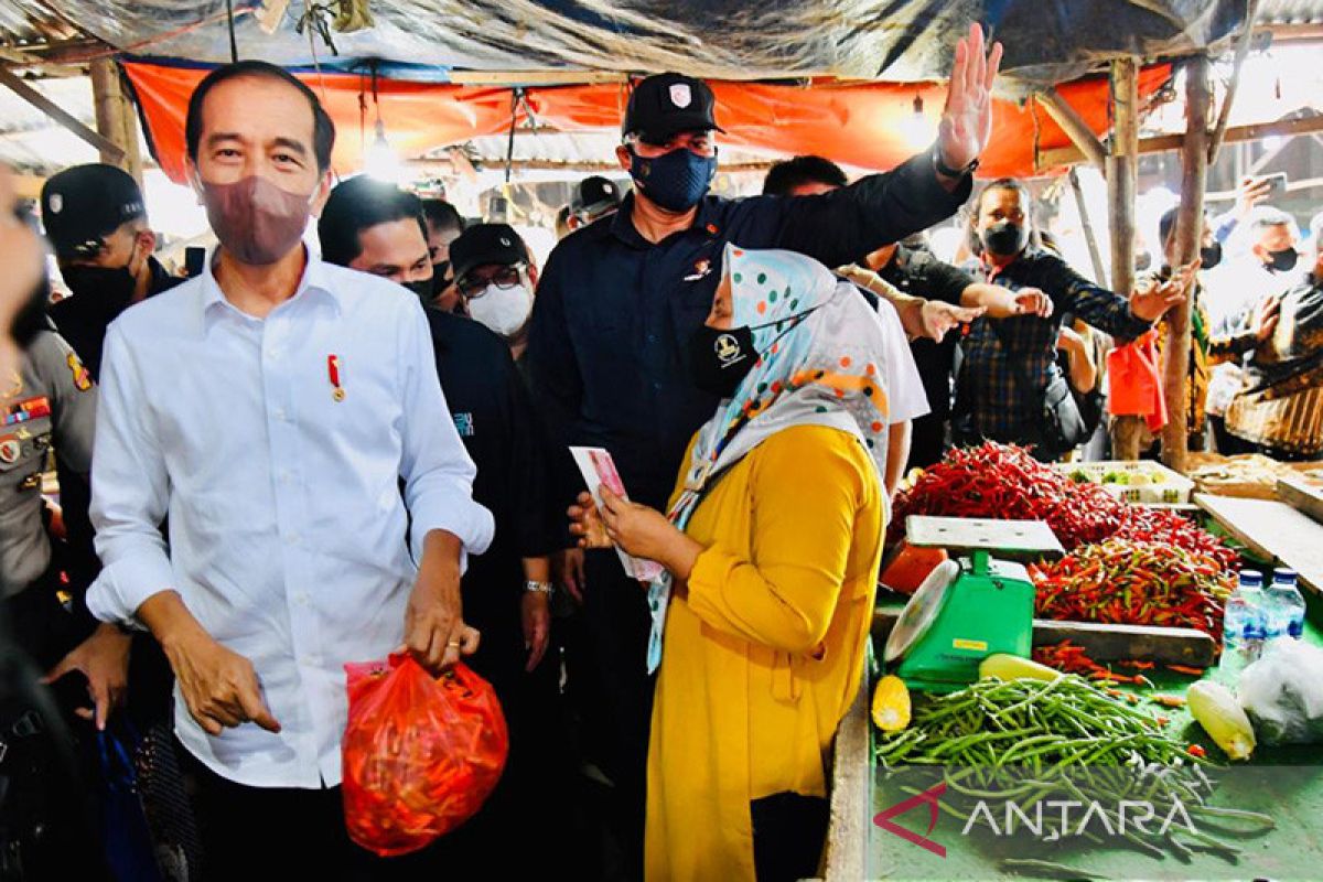 Presiden beri tambahan modal bagi pedagang di Pasar Baru Tanjung Enim