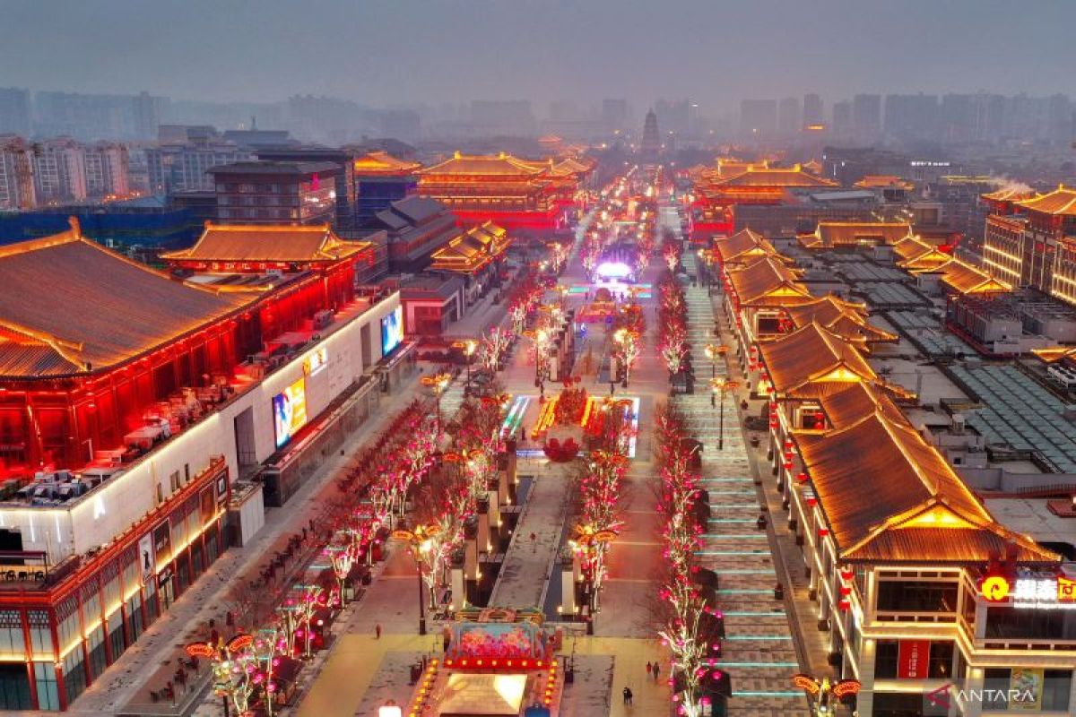 Pasar tahun baru Imlek di China digelar di dalam kereta