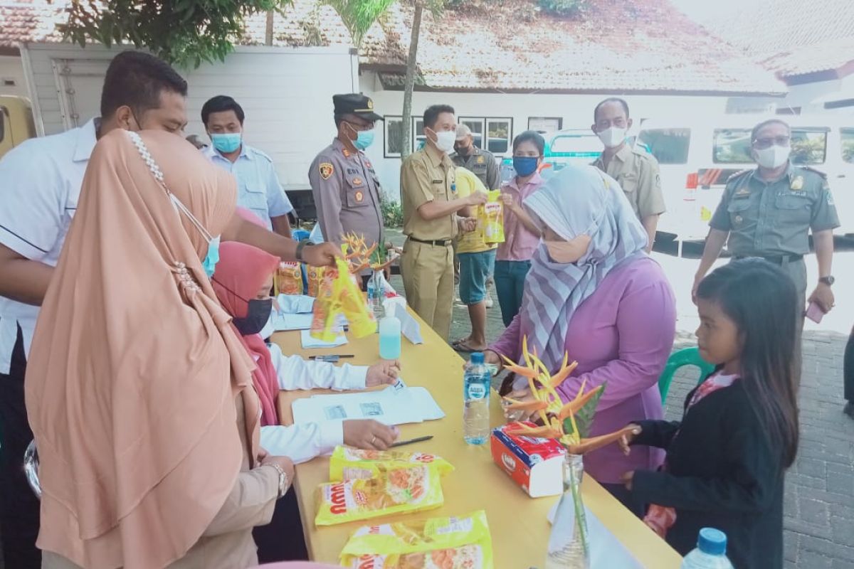 Sebanyak 5.000 liter minyak goreng digelontorkan untuk operasi pasar di Banyuwangi