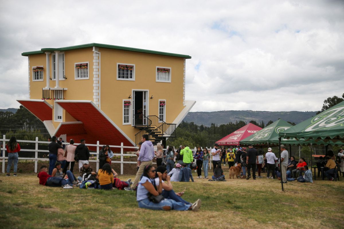 Rumah terbalik di Kolombia resmi dibuka untuk umum